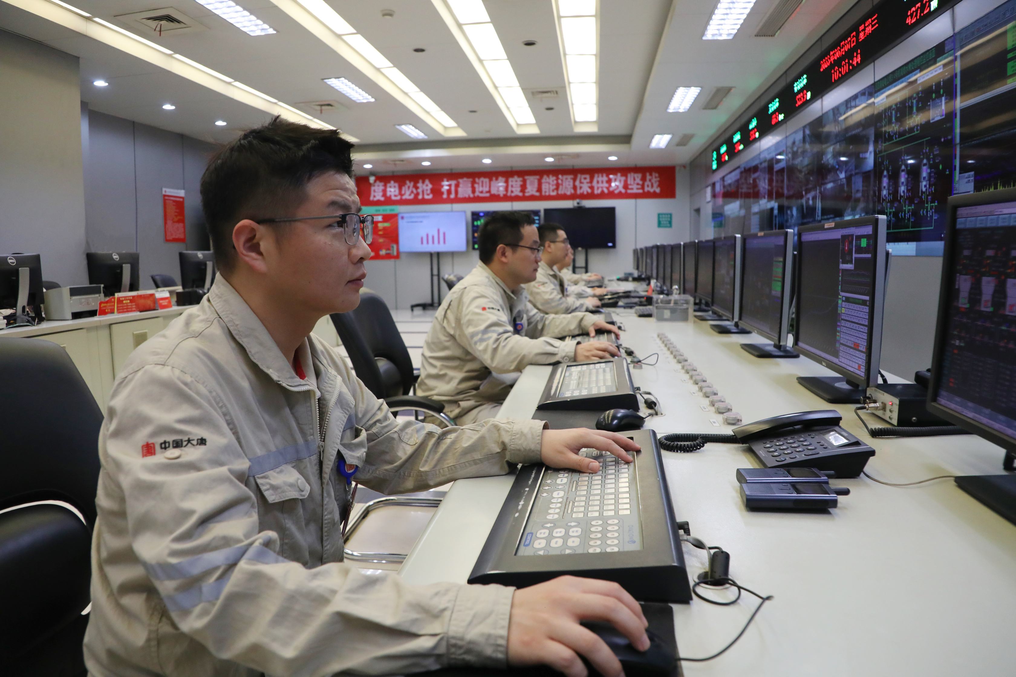 1691741475160021577.jpg 认真监盘.jpg