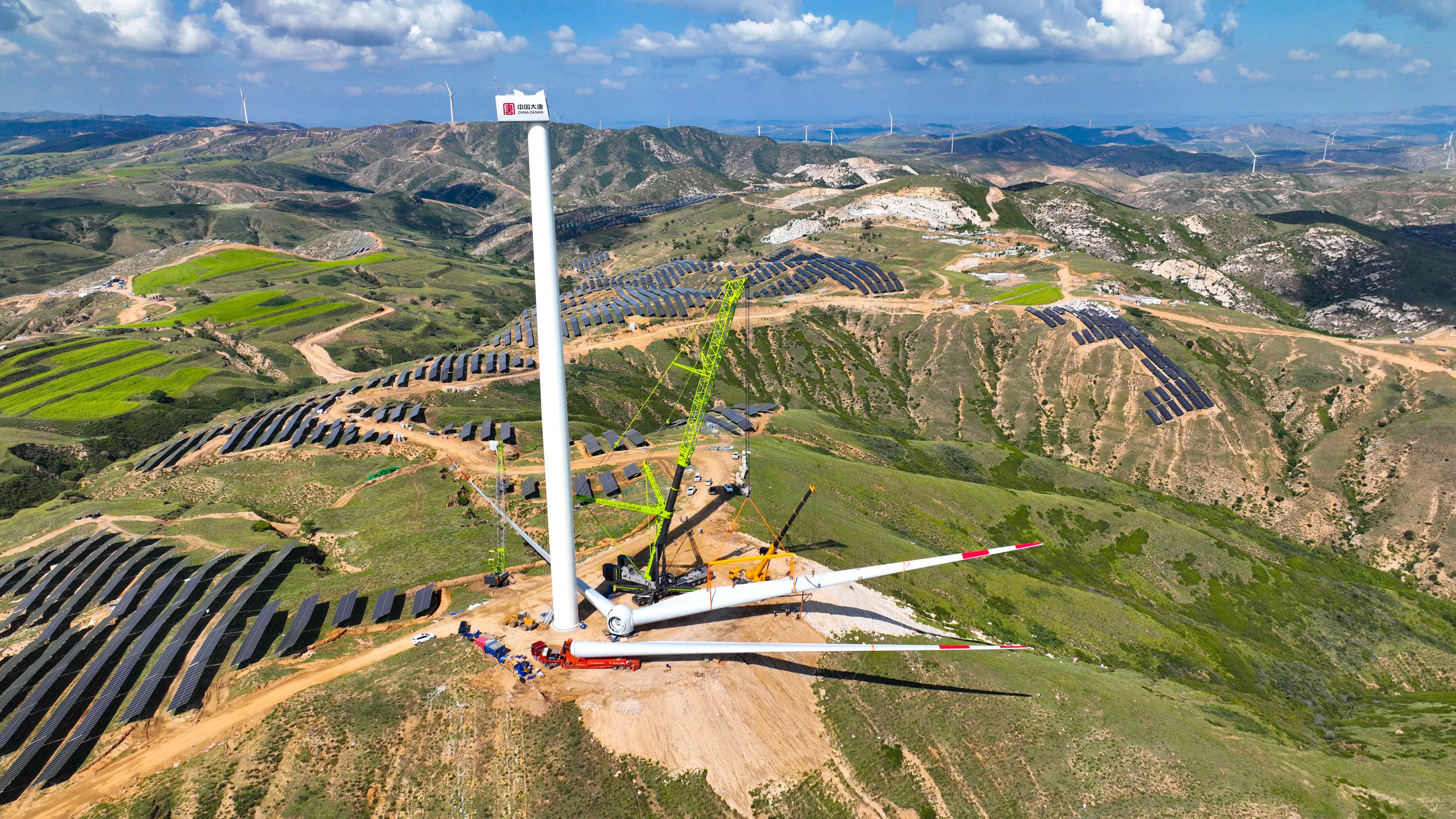 1698125743097057420.jpg 新能源:向“绿”而行 这里“ 风光”独好 (1).jpg